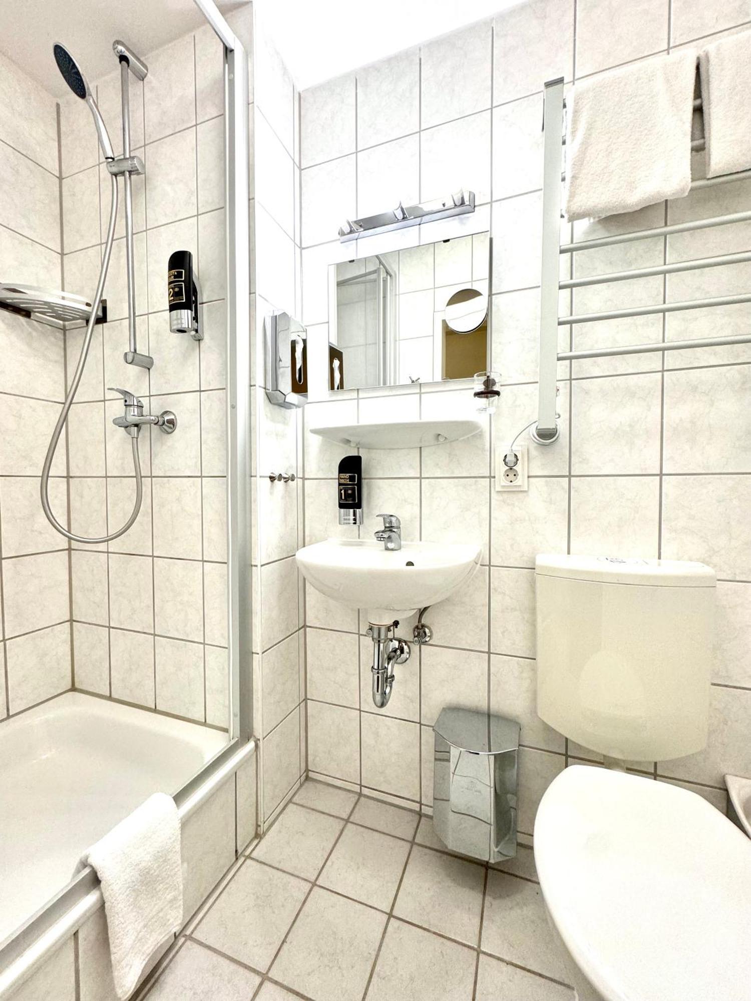 Hotel-Pension Michele เบอร์ลิน ภายนอก รูปภาพ