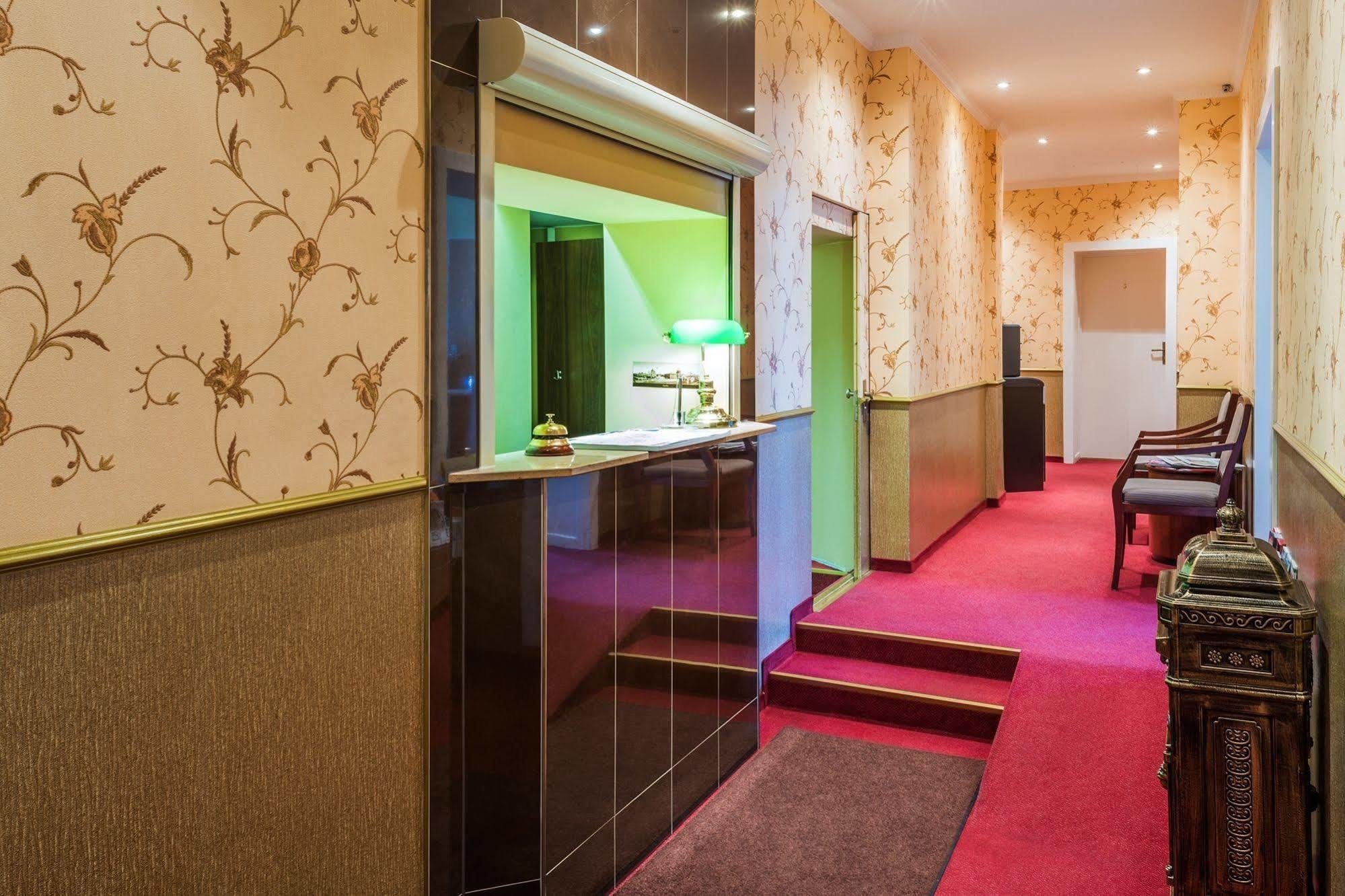 Hotel-Pension Michele เบอร์ลิน ภายนอก รูปภาพ