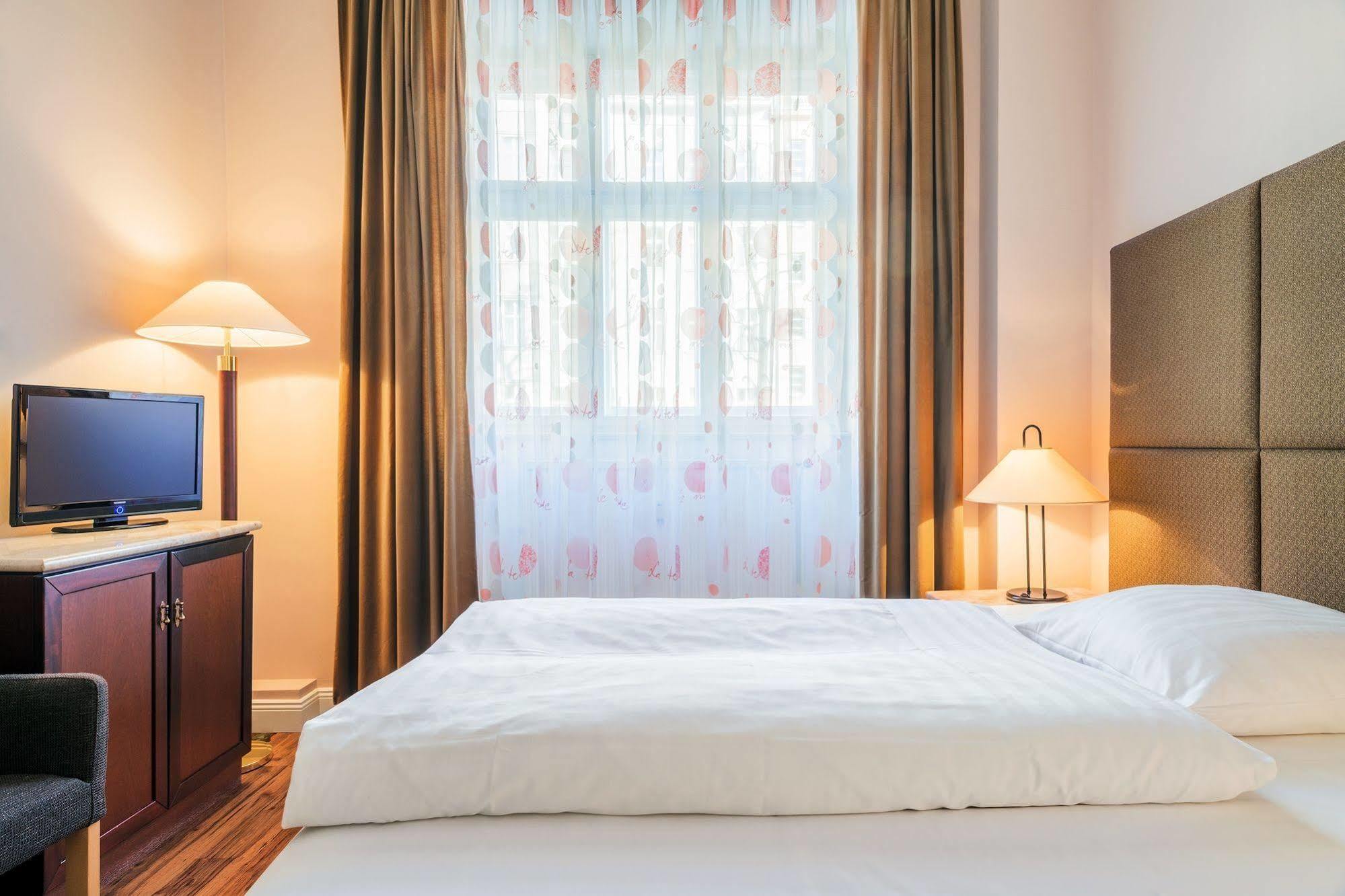 Hotel-Pension Michele เบอร์ลิน ภายนอก รูปภาพ
